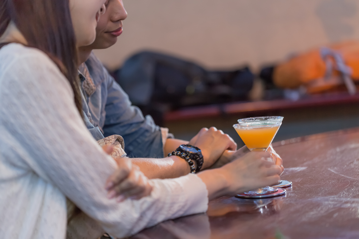 Japanese Couples Drinking At Bar Counter Savvy Tokyo