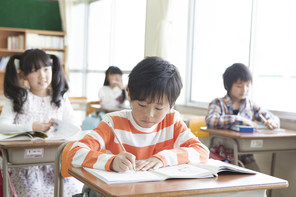 Japanese children in a classroom - Savvy Tokyo