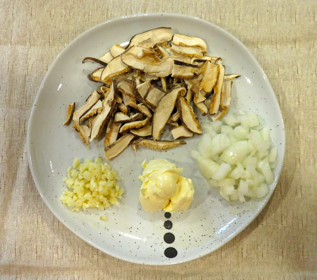 3 Vegetarian Rice Cooker Recipes - Red sauce with shiitake mushrooms ingredients