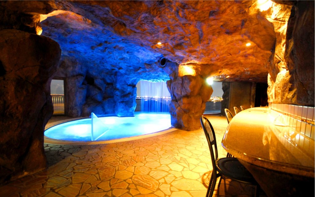 Cave Pool Enoshima Island Spa - Savvy Tokyo