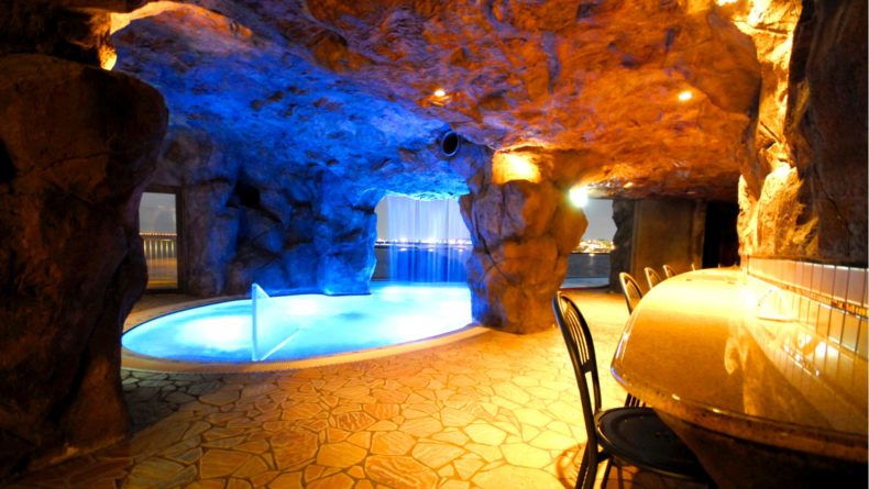 Cave Pool Enoshima Island Spa - Savvy Tokyo