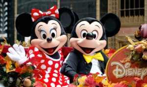 An Insider’s Guide to Visiting Tokyo Disneyland with Children LEAD