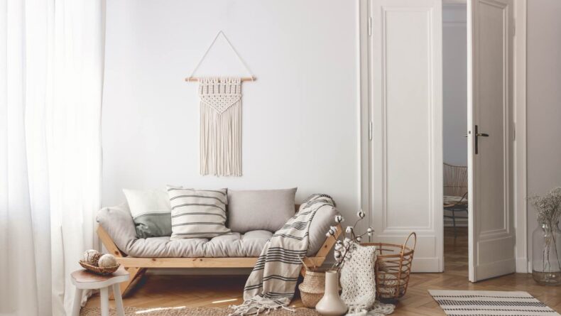 10 Neutral-Color Blankets To Fit Your Minimal Home Décor