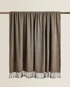 10 Neutral Color Blankets To Fit Your Minimal Home Décor