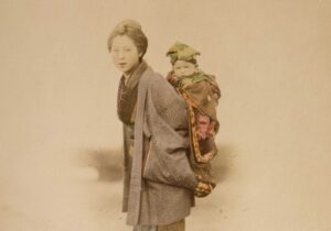 The History and Benefits of Baby-Wearing in Japan