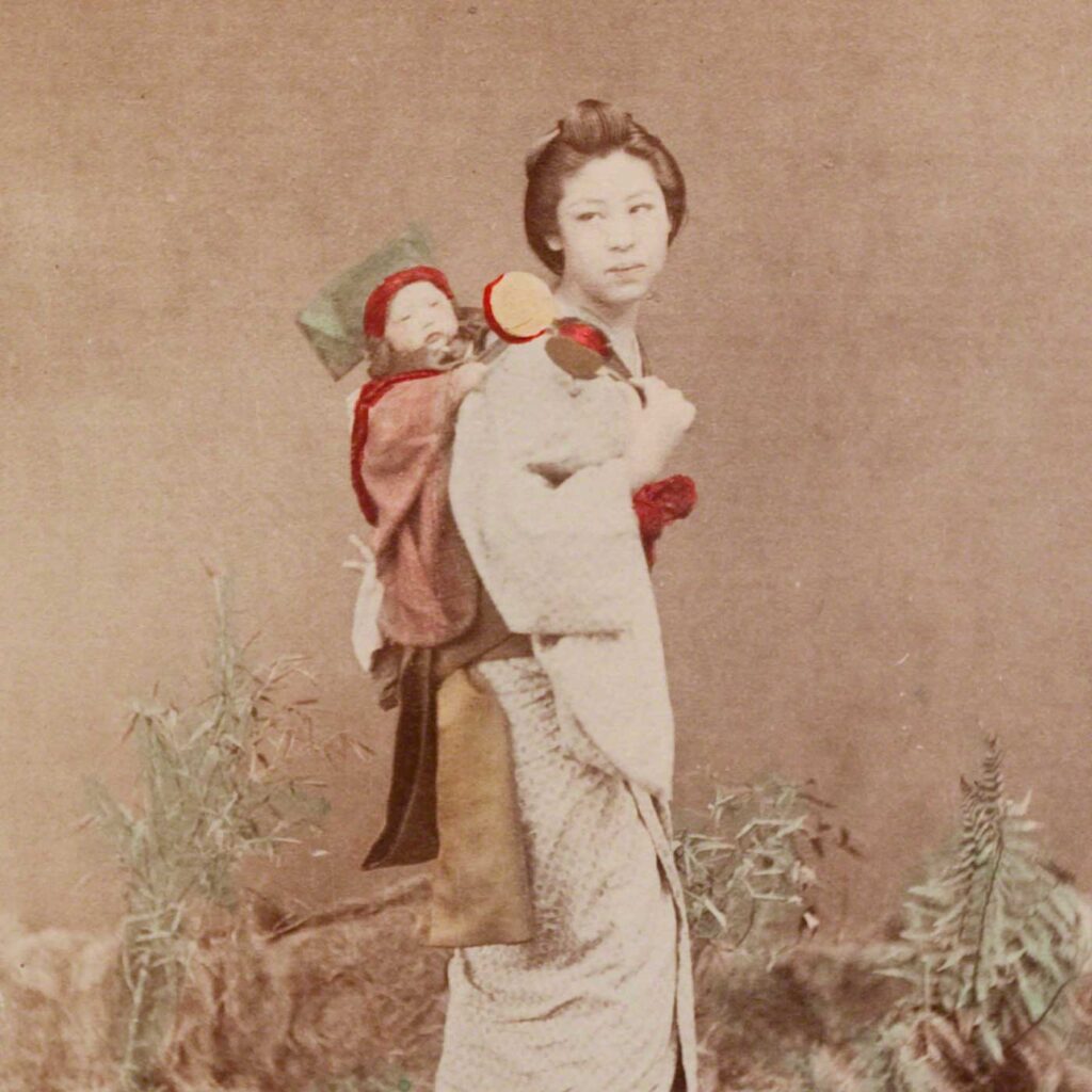 The History and Benefits of Baby-Wearing in Japan