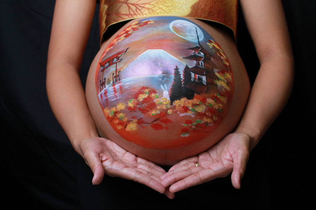 Another of Ai Matsusaka’s artistic passions for expectant mothers: belly painting.