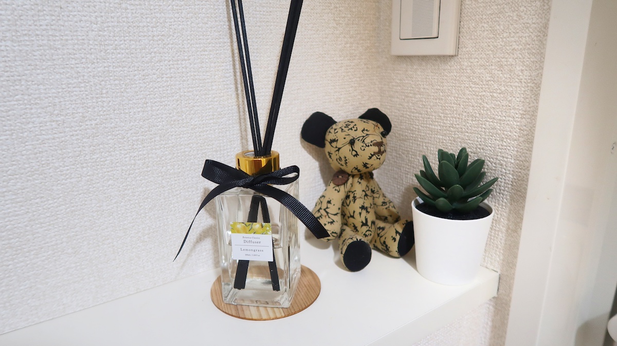 Turn Your Tokyo Apartment's Bathroom Into a Cozy Place of Zen