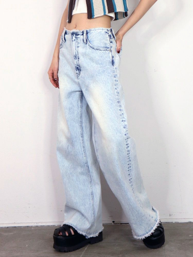 5 Tokyo Fashion Trends You’ll See Styled with Denim This Spring 2023
