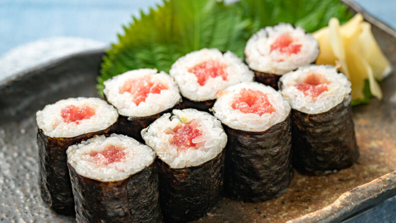 Blue fin tuna roll, japanese food - Savvy Tokyo