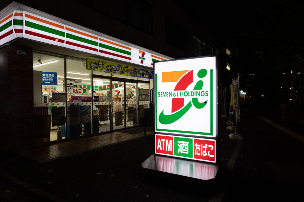 7 Eleven Cash Shopping in Japan