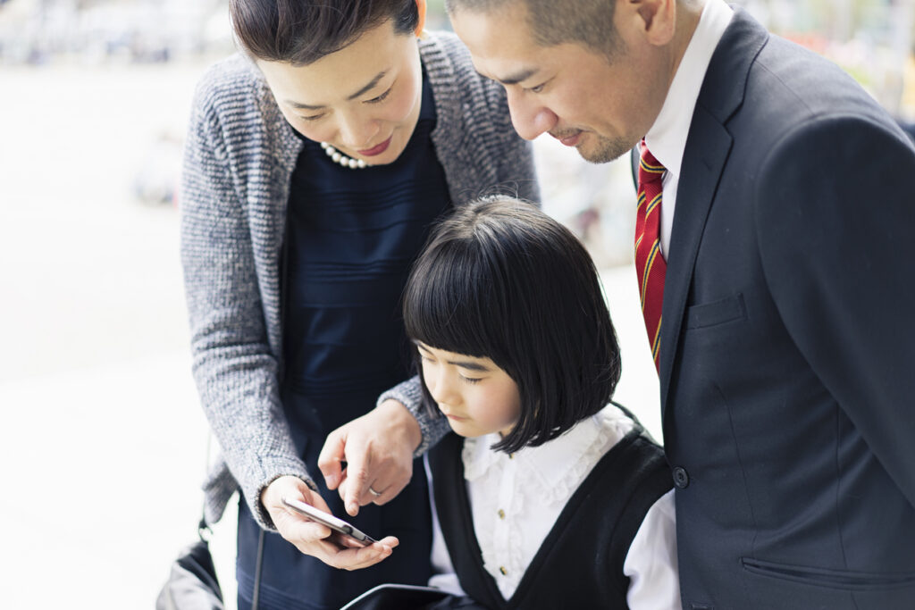 What should parents expect at a school entrance ceremony in Japan?