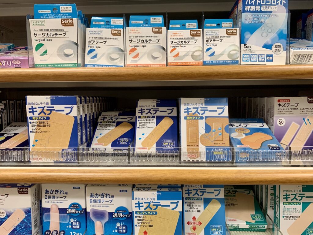 First Aid Supplies (Triangular Towel, Bandages, Adhesive Bandages, etc.) 100 Yen Shop Emergency Disaster