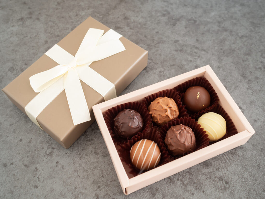 Valentine’s Day Gifts Japanese Men A Small Box Of Fancy Chocolates